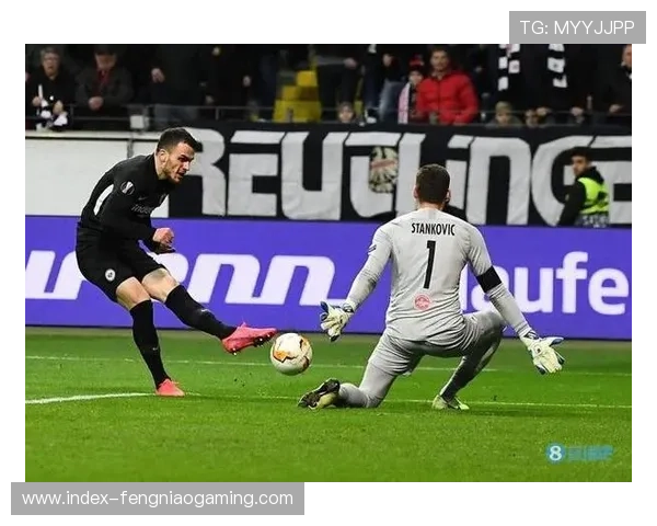 皇马对本菲卡比赛末段，门将特鲁宾头球破门绝杀